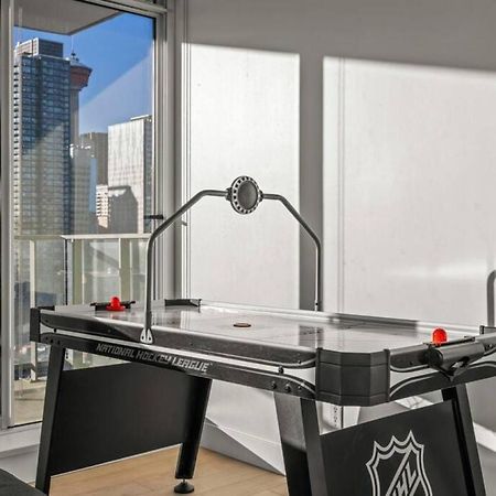 Luxury Apartment On The 9Th Floor Near Stampede, Complimentary Wine, 2 Car Ug Parking Calgary Exterior photo