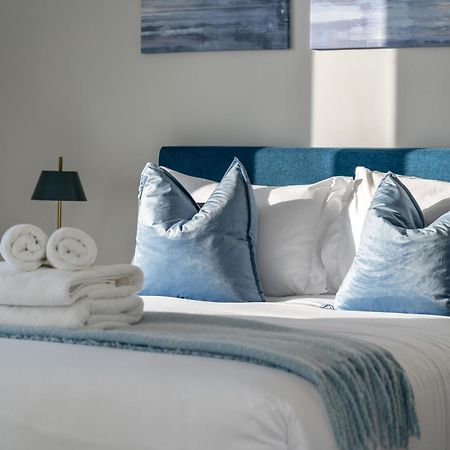 Luxury Apartment On The 9Th Floor Near Stampede, Complimentary Wine, 2 Car Ug Parking Calgary Exterior photo