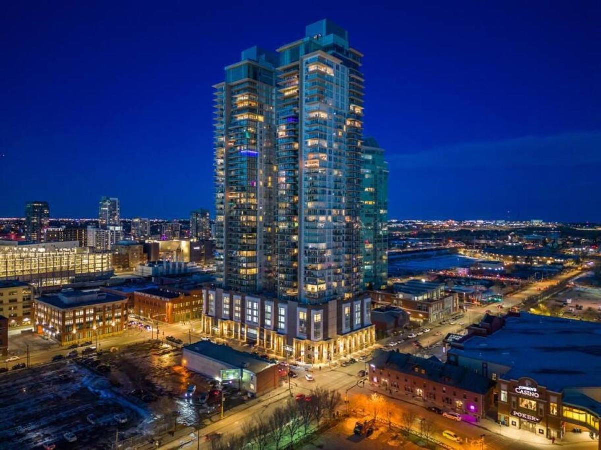Luxury Apartment On The 9Th Floor Near Stampede, Complimentary Wine, 2 Car Ug Parking Calgary Exterior photo