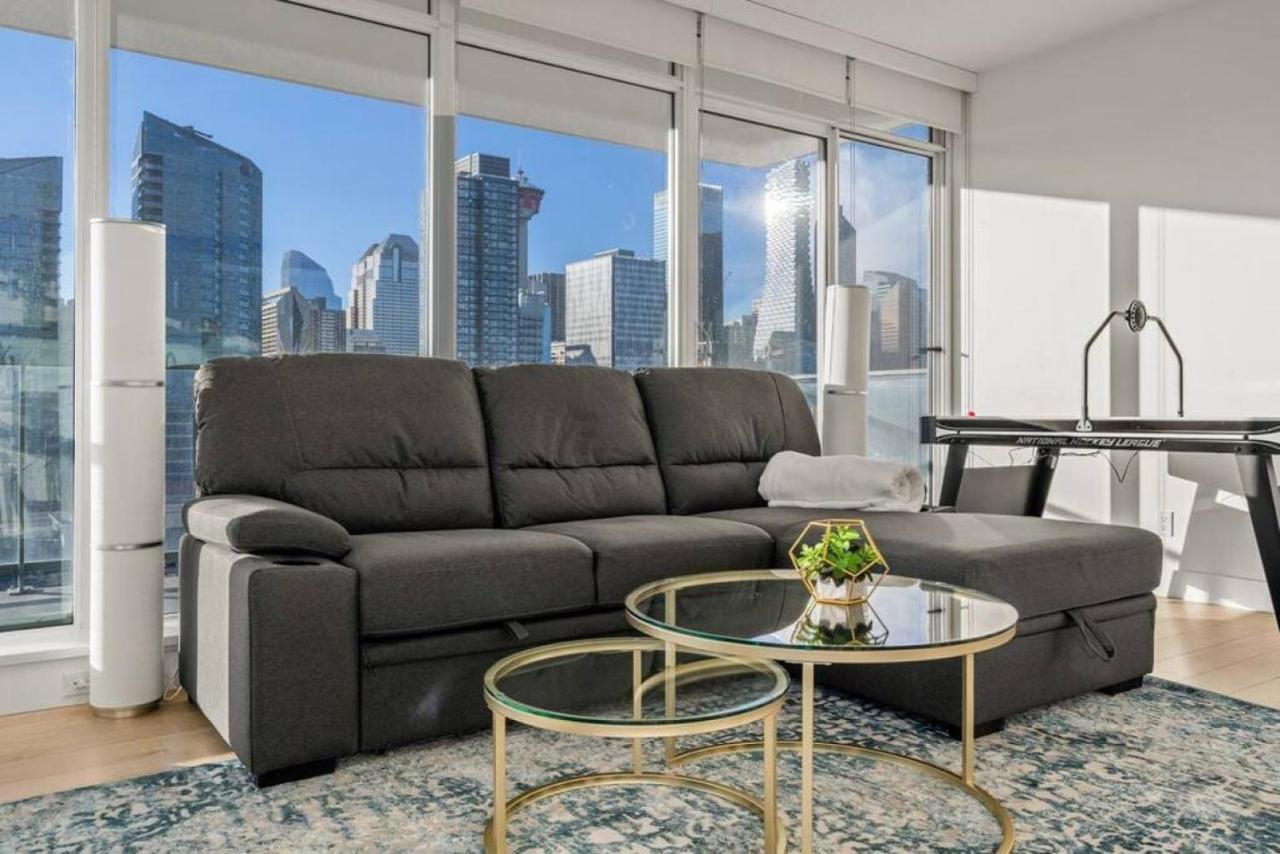 Luxury Apartment On The 9Th Floor Near Stampede, Complimentary Wine, 2 Car Ug Parking Calgary Exterior photo